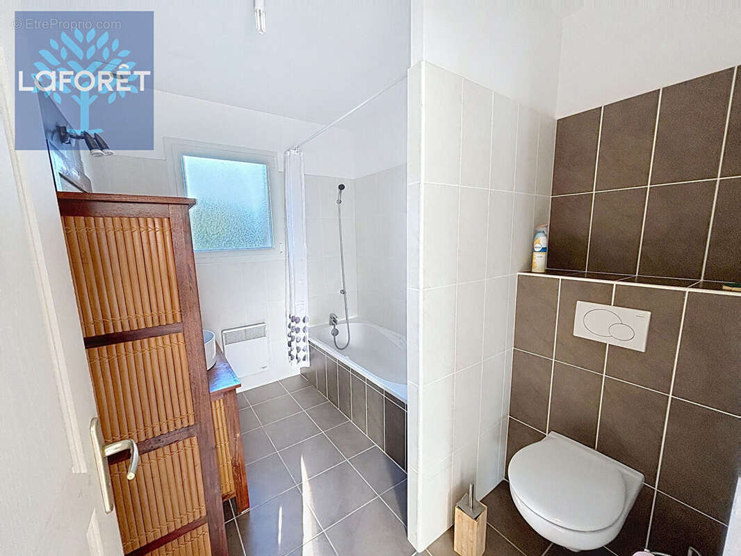 Maison à CHATEAUNEUF-DU-FAOU