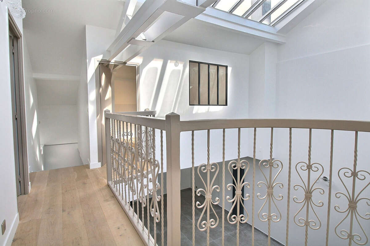 Appartement à LA GARENNE-COLOMBES