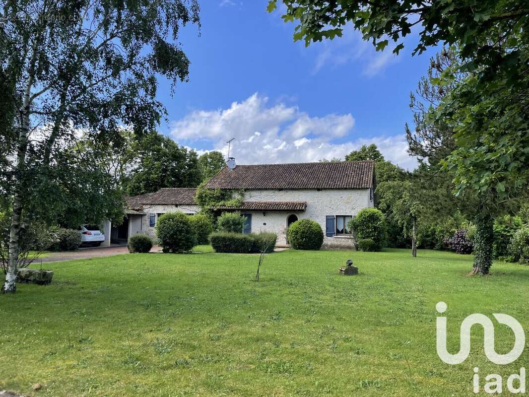 Photo 3 - Maison à SAINT-SAVIN