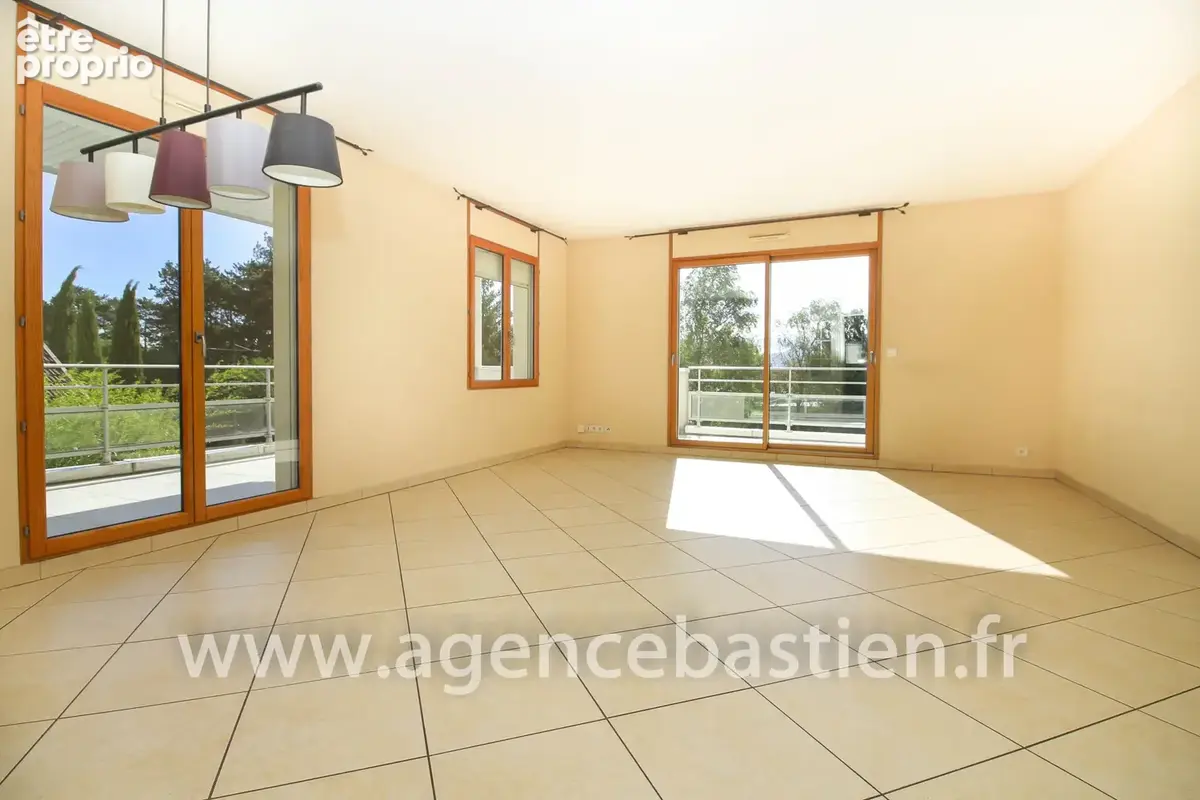 DIVONNE-LES-BAINS   Grand T3 de 93 m2 avec terrasse de plus de 30 m2   Dernier étage   Exclusivité - photo 3