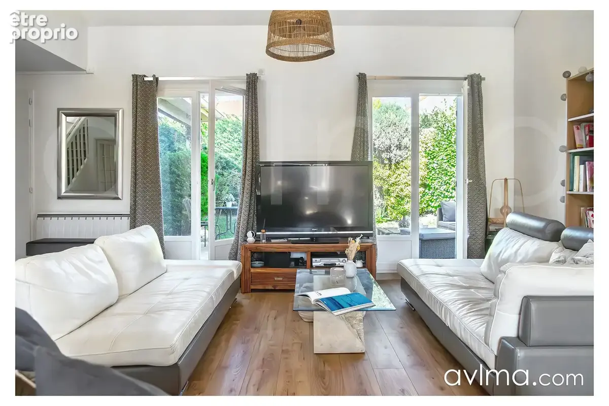 Maison familiale au cœur d’une résidence prisée - 5 chambres - 254m2 au sol - photo 4