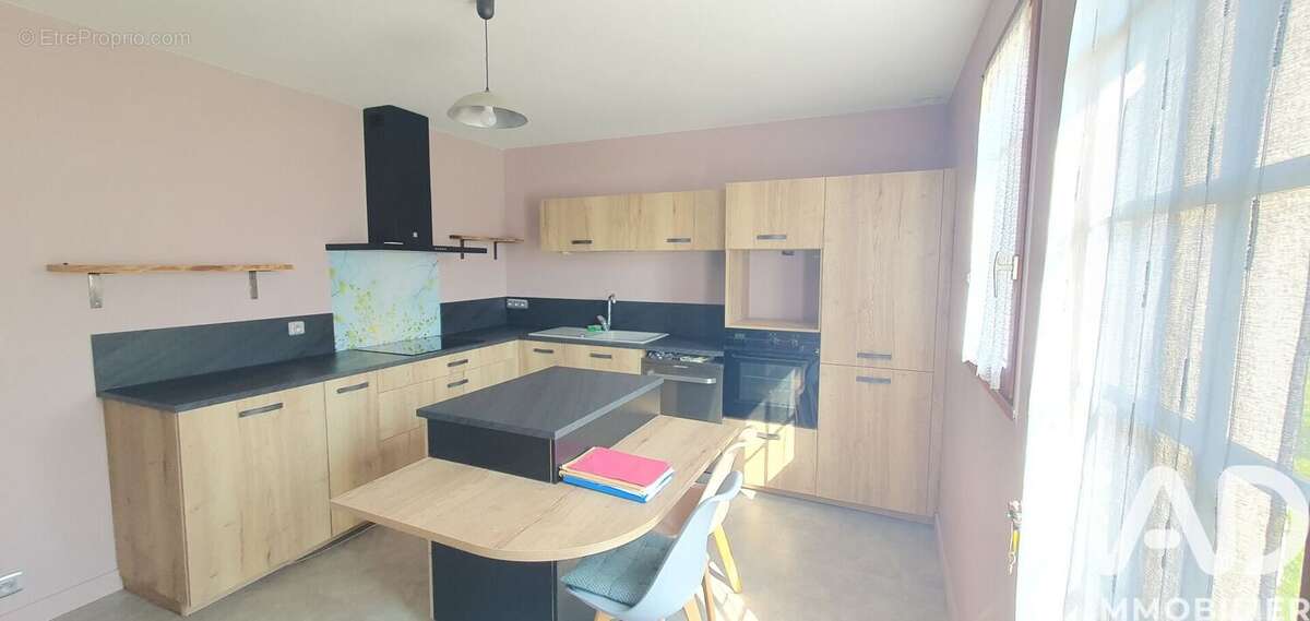 Maison 145 m² à Saint-Calais  - photo 3