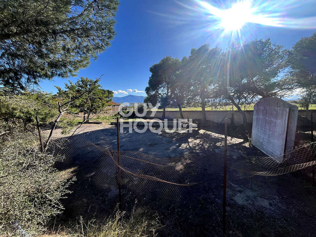 Terrain à VILLENEUVE-DE-LA-RAHO