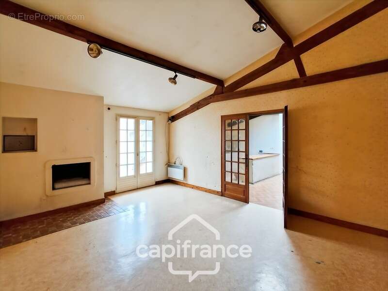 Commerce à BESSE-SUR-BRAYE