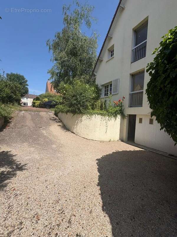 Maison à SAINT-NOM-LA-BRETECHE