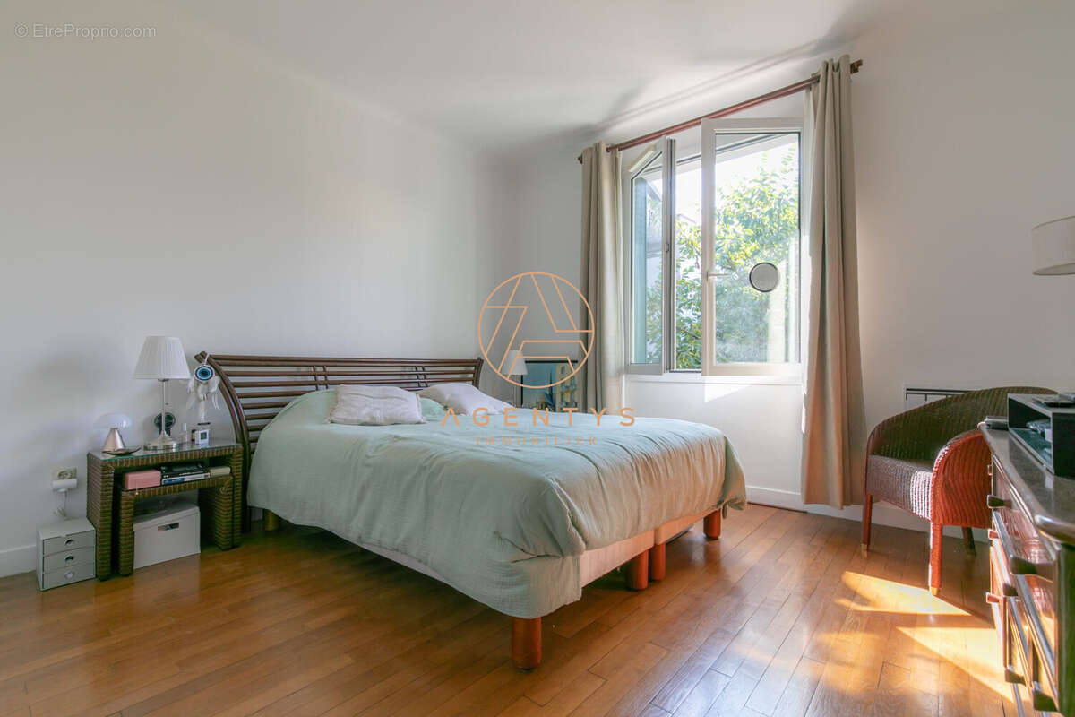 Maison à SAINT-MAUR-DES-FOSSES