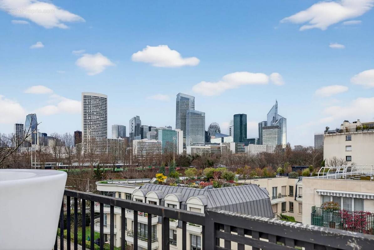 Appartement à NEUILLY-SUR-SEINE