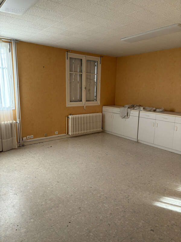 Maison à AMBRIERES-LES-VALLEES