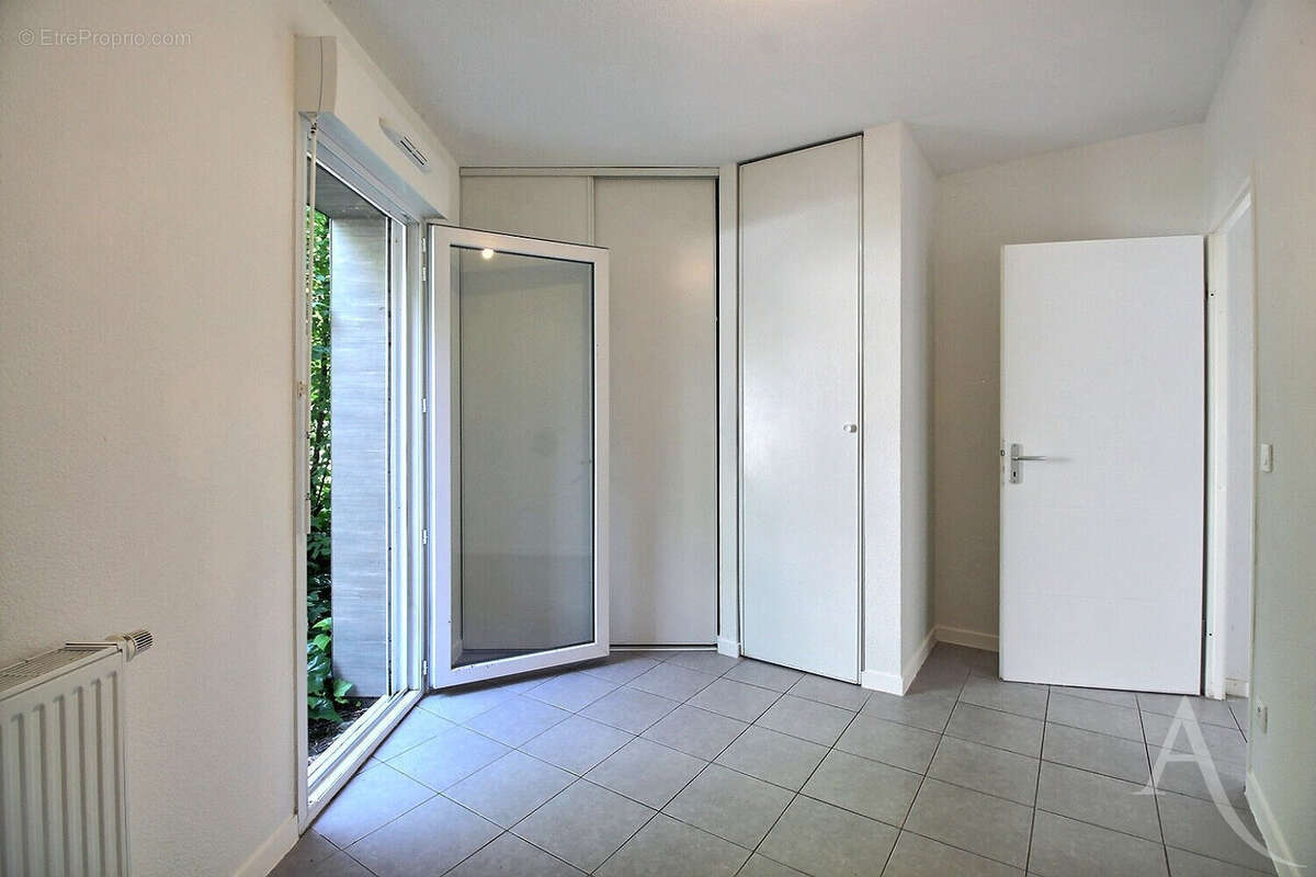 À VENDRE - Appartement T3 avec terrasse et 2 parking - photo 6