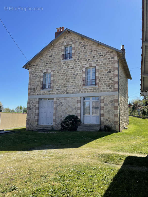 Maison à SAINT-DENIS-DES-MURS