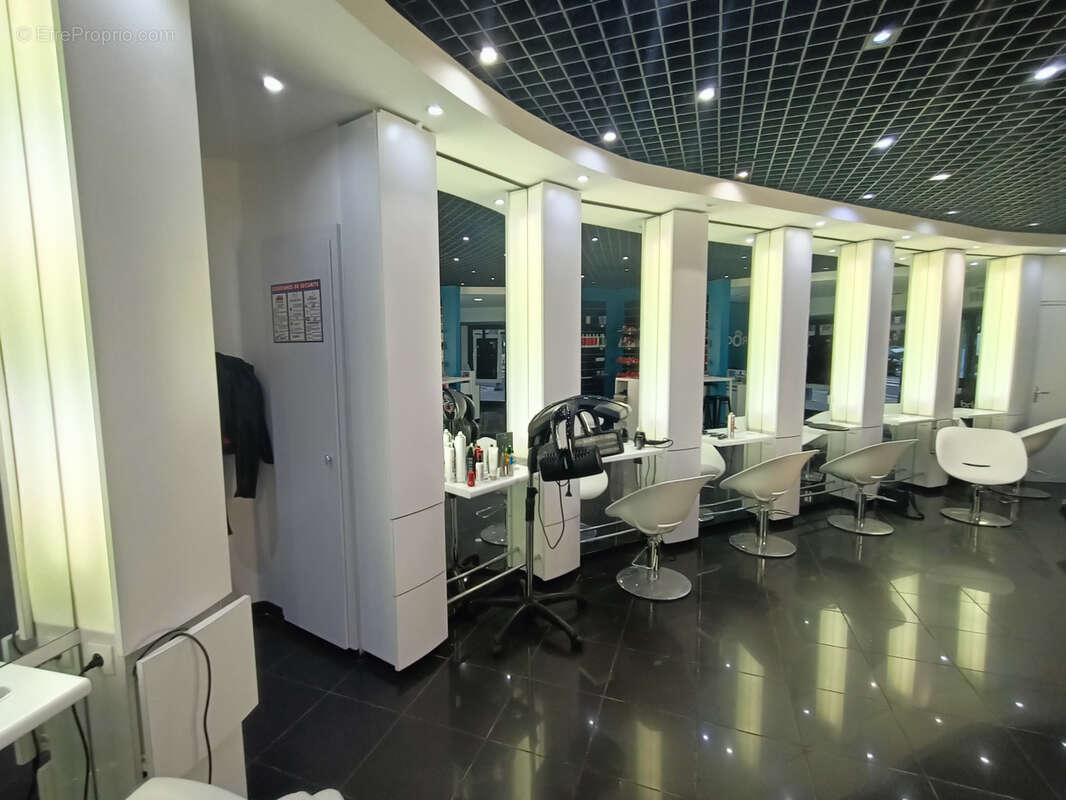 Emplacement  no1 pour ce salon de coiffure à Béziers, superbe opportunité - photo 5