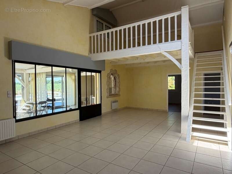 Villa avec piscine dépendances habitables et parc arboré - photo 4