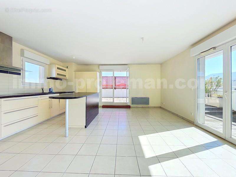 Appartement_T4_Annemasse_Proche_Genève_Ceva_tram_Suisse_investissement_hyper_centre_Séjour_cuisne_terrasse_ - Appartement à ANNEMASSE