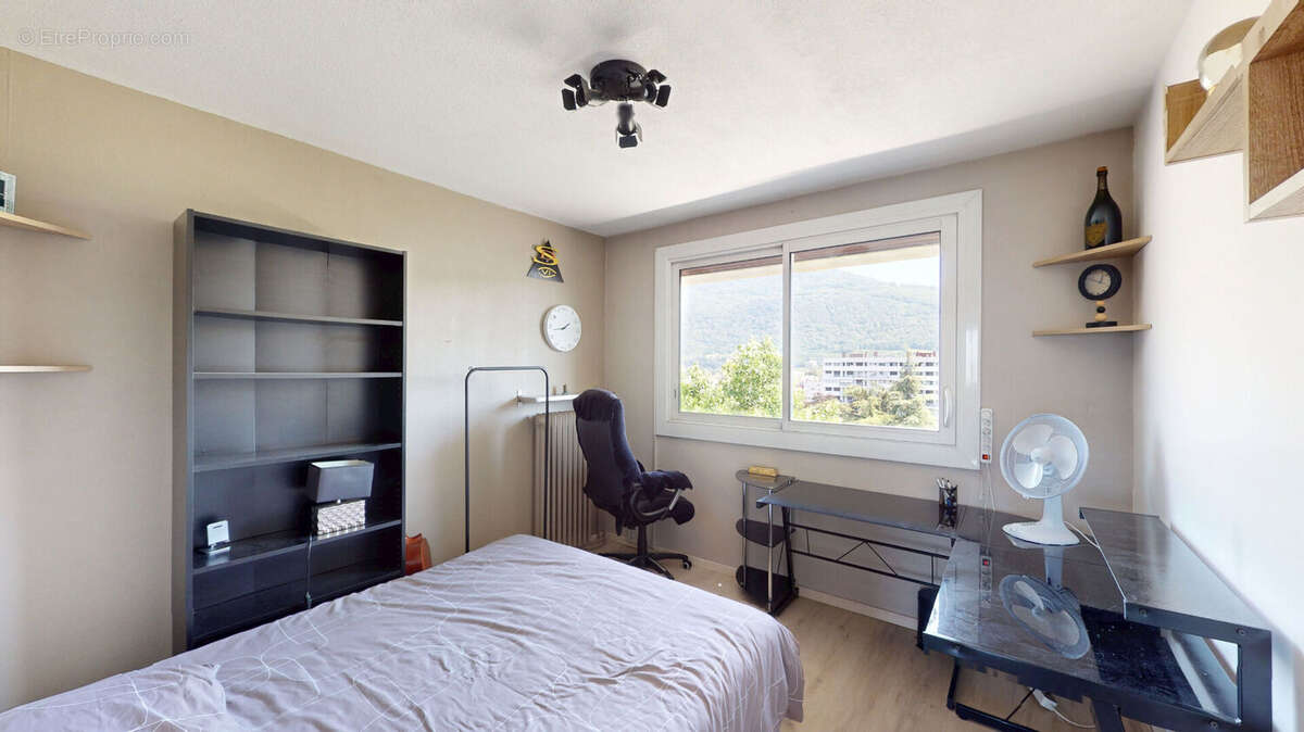Appartement à SAINT-MARTIN-D'HERES