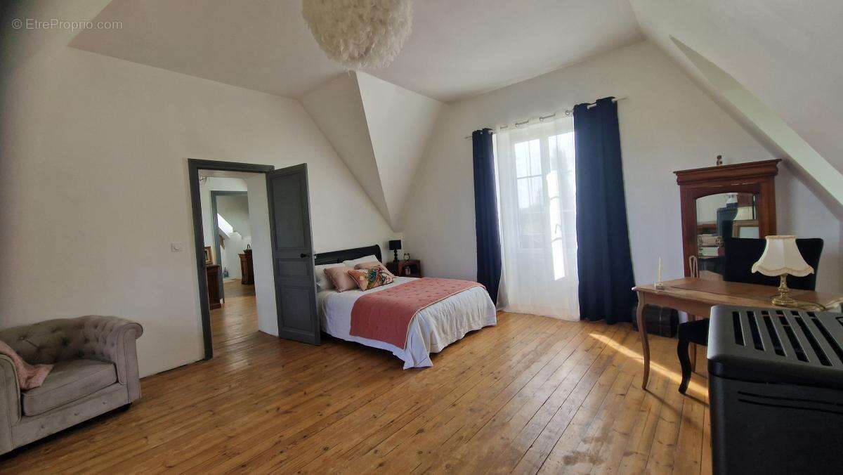 Maison 266 m² à Saint-Michel-Chef-Chef  - photo 7