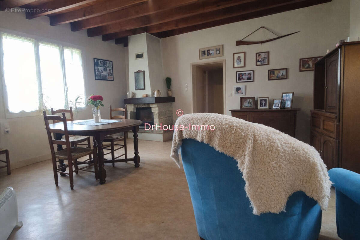 Maison à AVAILLES-LIMOUZINE