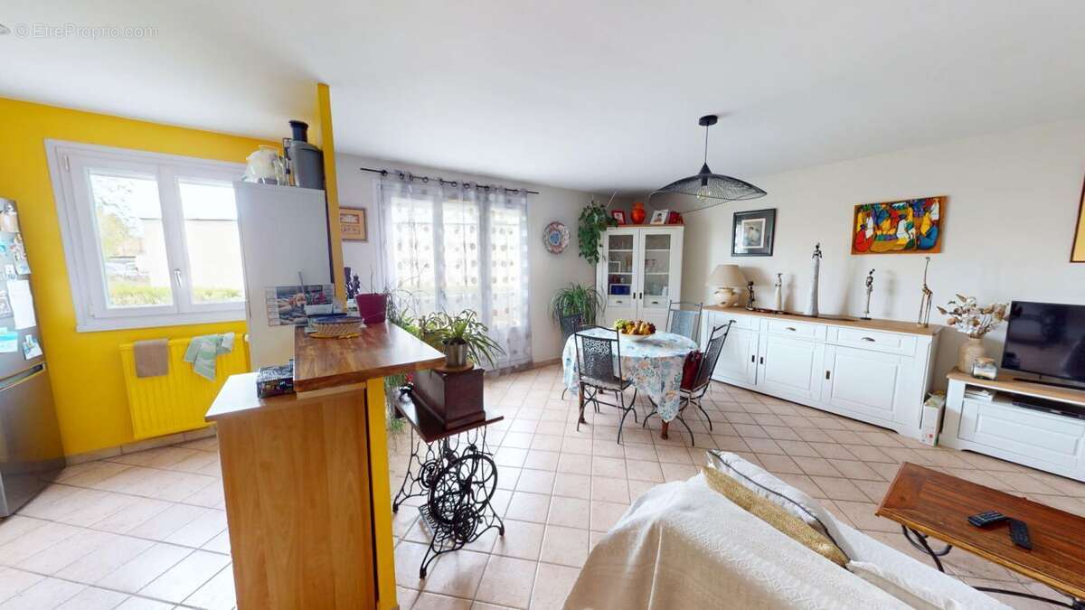 Appartement à SAINT-JEAN-DE-LA-RUELLE