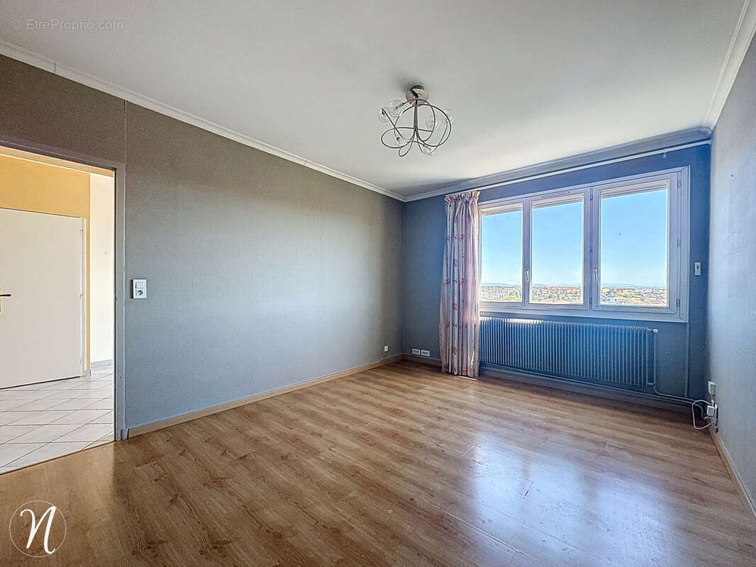 Appartement à BRON