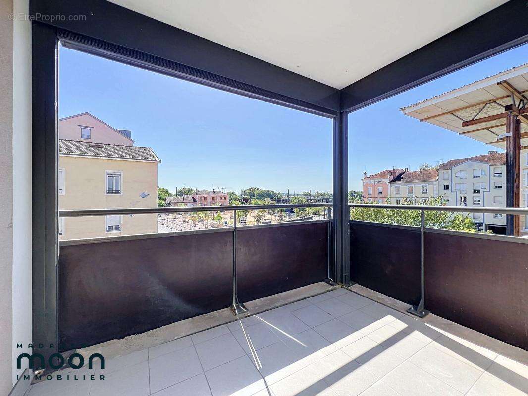 Oullins Centre - T3 61m² - Balcon - Garage - photo 10