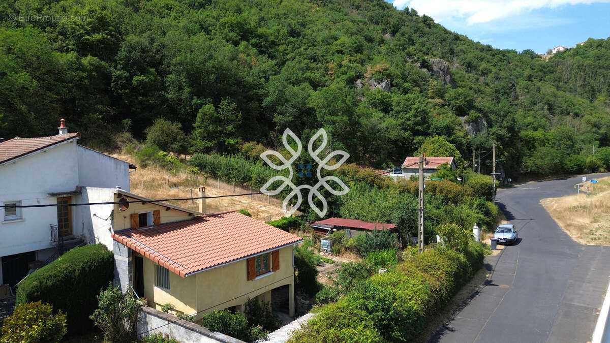 Maison avec terrain clos à Saint-Yvoine - photo 24