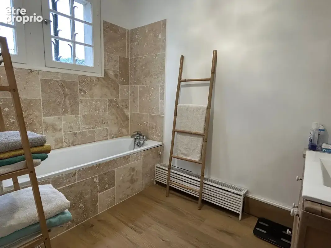 Maison avec piscine et terrain - photo 7