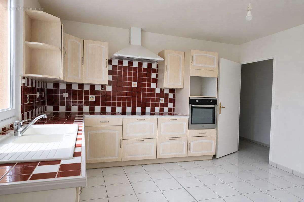 Urgent!! maison de 15 pièces, 344 m²,  partie louée à Peyrière - photo 8