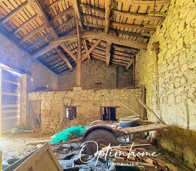 Ensemble immobilier en pierres avec dépendances - photo 12