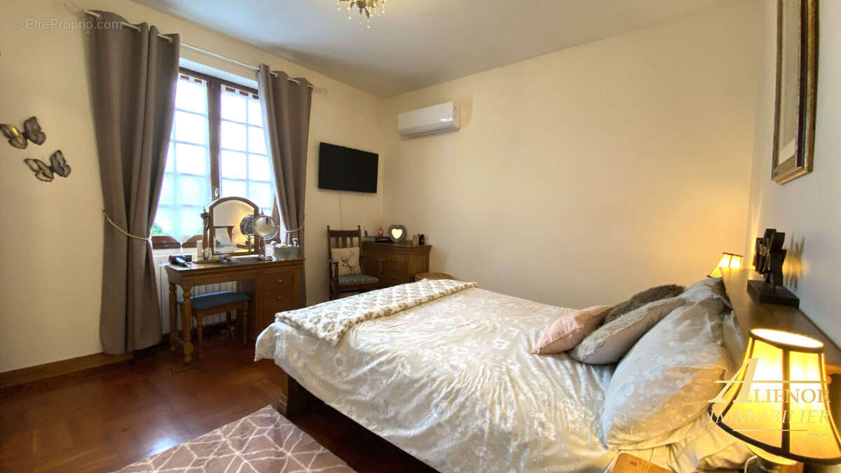 Maison à SAINT-PARDOUX-LA-RIVIERE