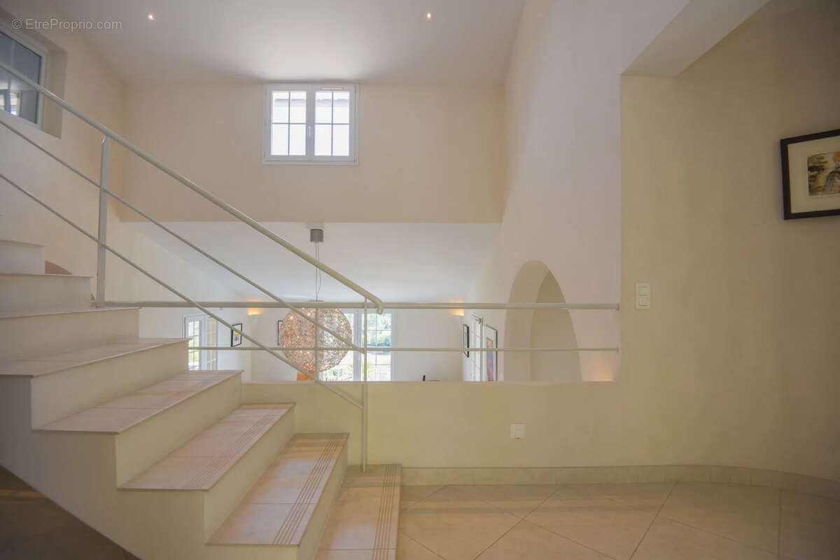 Maison à ENTRECASTEAUX