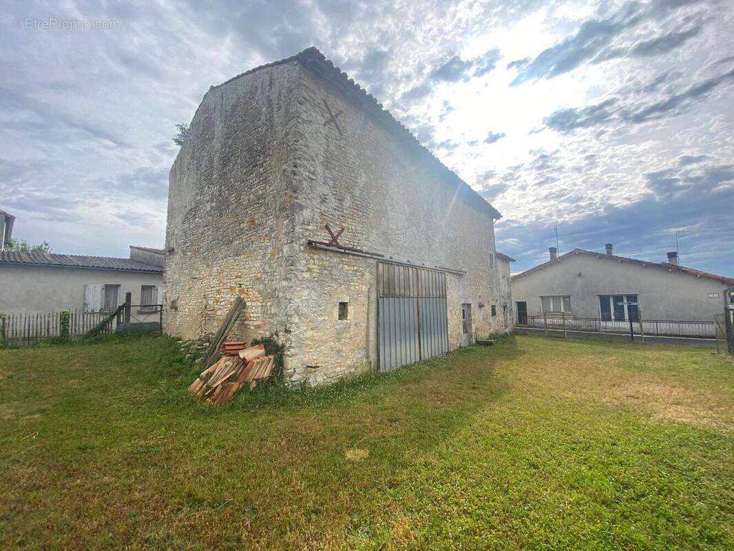 Photo 1 - Maison à SAINT-FRAIGNE