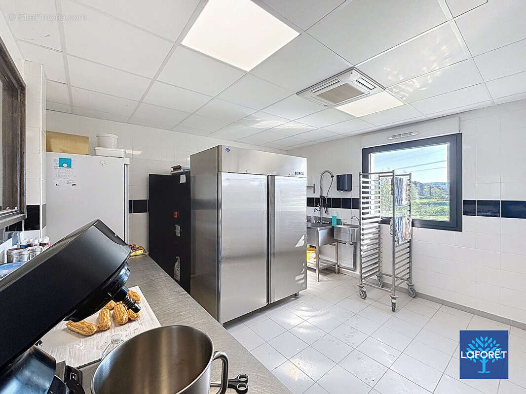 Commerce à SAIZERAIS