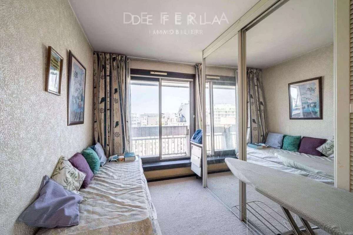 Appartement à PARIS-14E