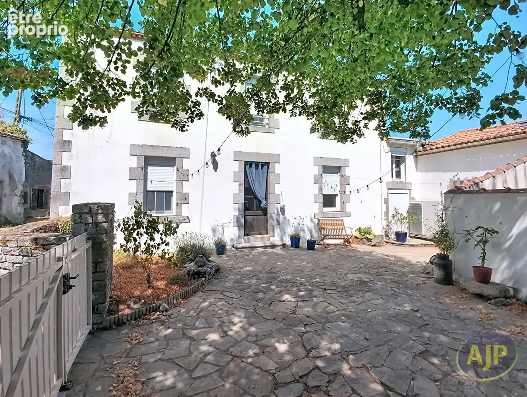 Maison à LA BOISSIERE-DE-MONTAIGU