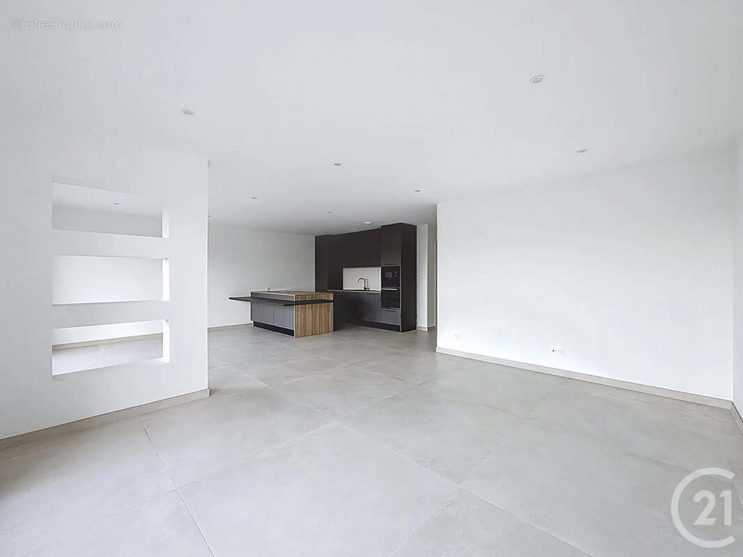 Maison à SAINT-JULIEN