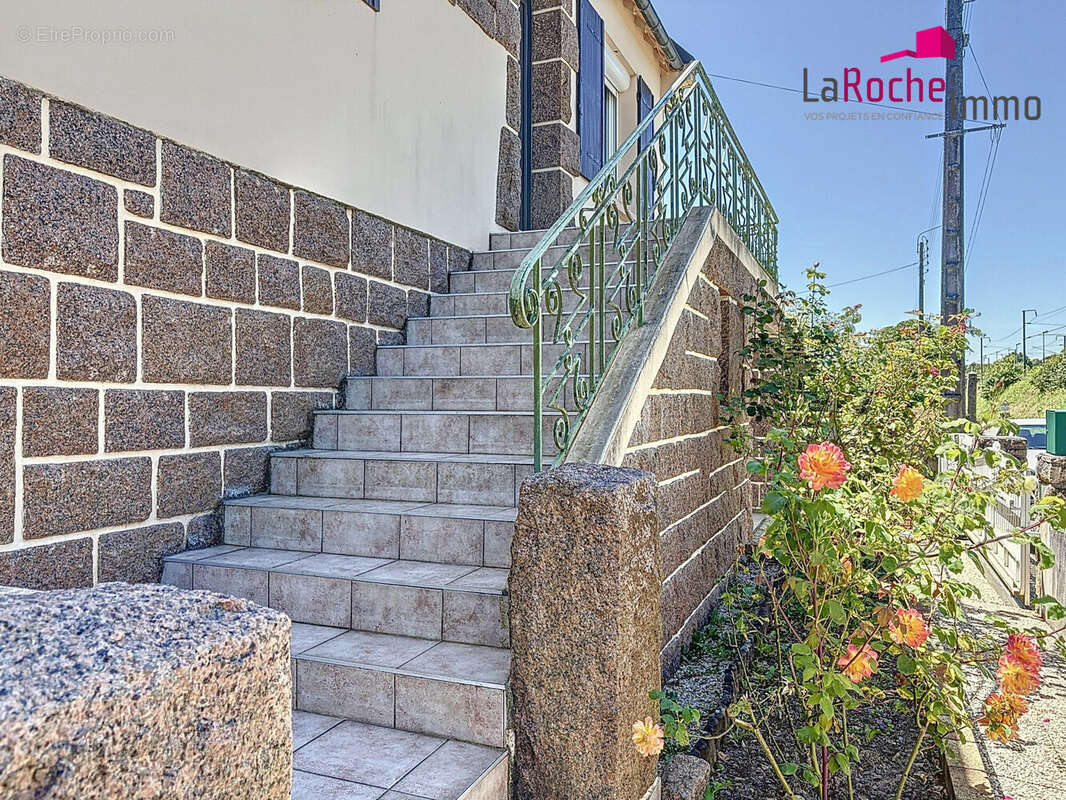 Maison à LA ROCHE-MAURICE