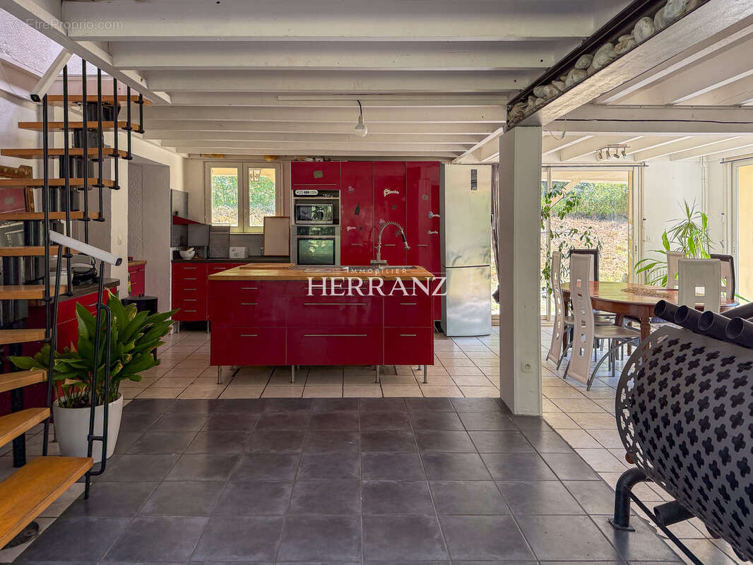 Maison  familiale 238 m2 au coeur d'un domaine boisé avec etang - photo 5