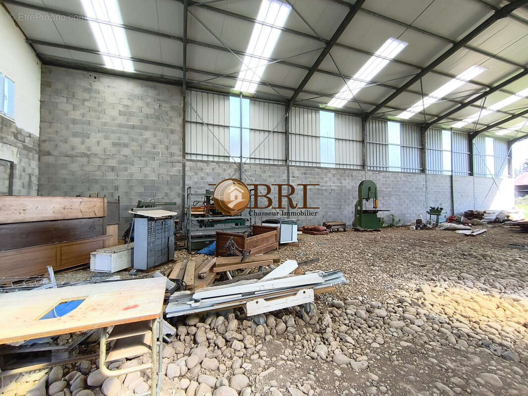 Commerce à LA FRETTE