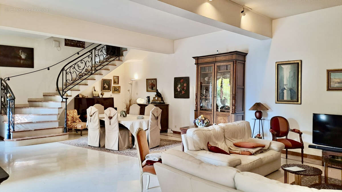 Maison à SAINTE-CECILE-LES-VIGNES