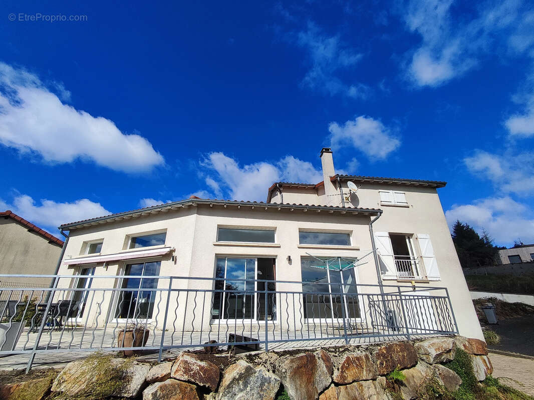 Maison à LA CHAPELLE-D'AUREC