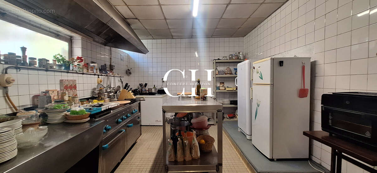 À VENDRE - Immeuble à usage mixte professionnel et habitation / Anciennement hôtel - restaurant / 282m2 / Pati - photo 6