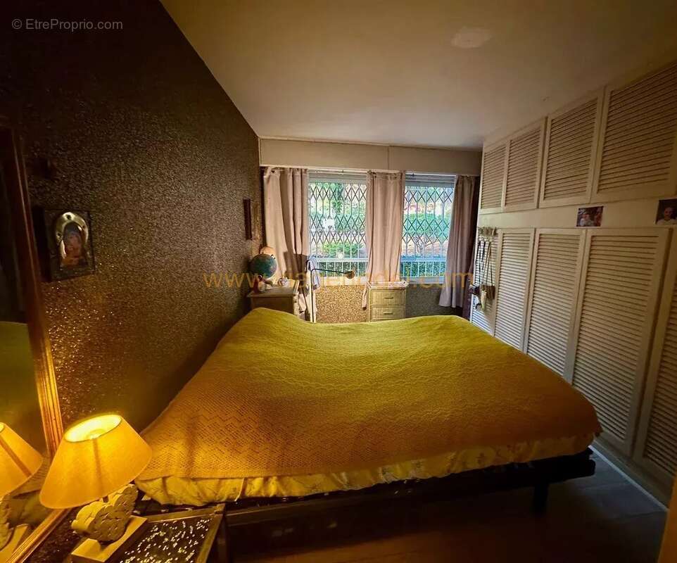 Appartement à SAINT-LAURENT-DU-VAR