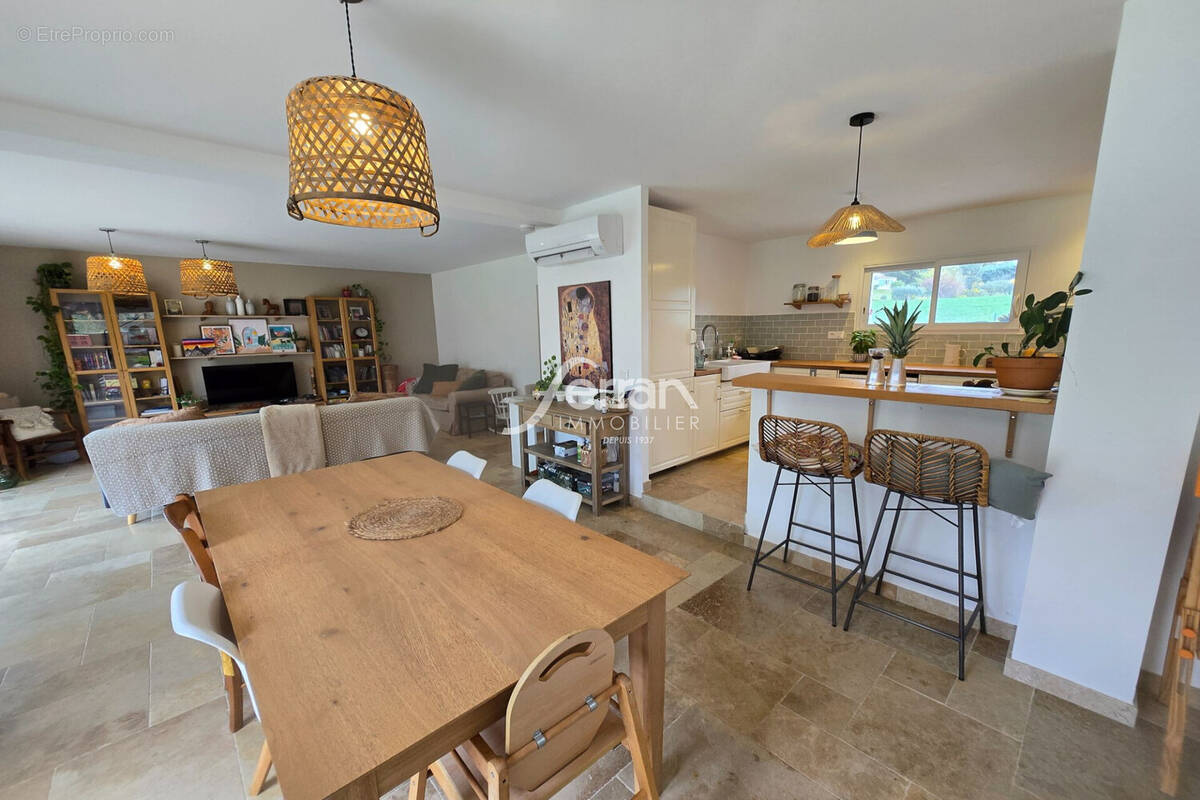 Maison à VILLECROZE