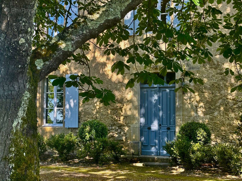 Dpt Gers (32), à vendre BAZIAN propriété P12 de 430 m² avec piscine et terrain de tennis - Terrain de 1,60 Ha - photo 4