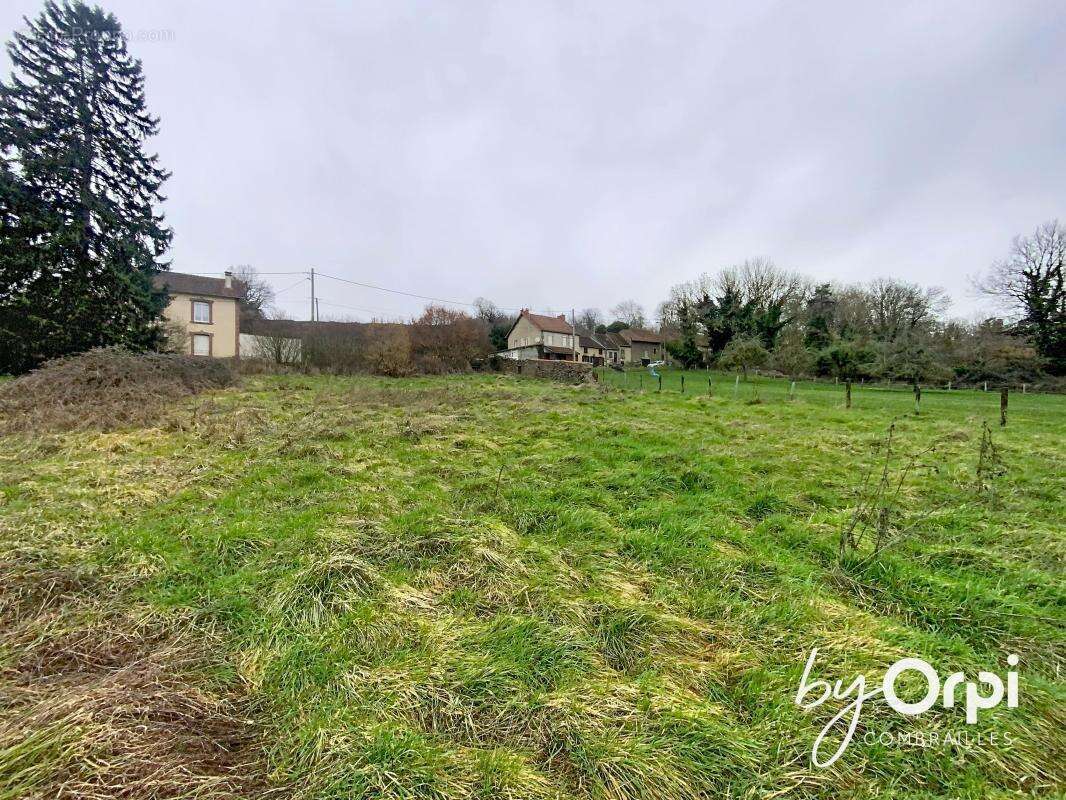 Terrain à SAINT-ELOY-LES-MINES