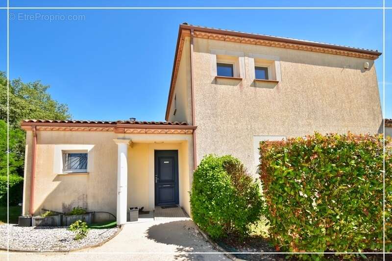 Maison à VIC-FEZENSAC