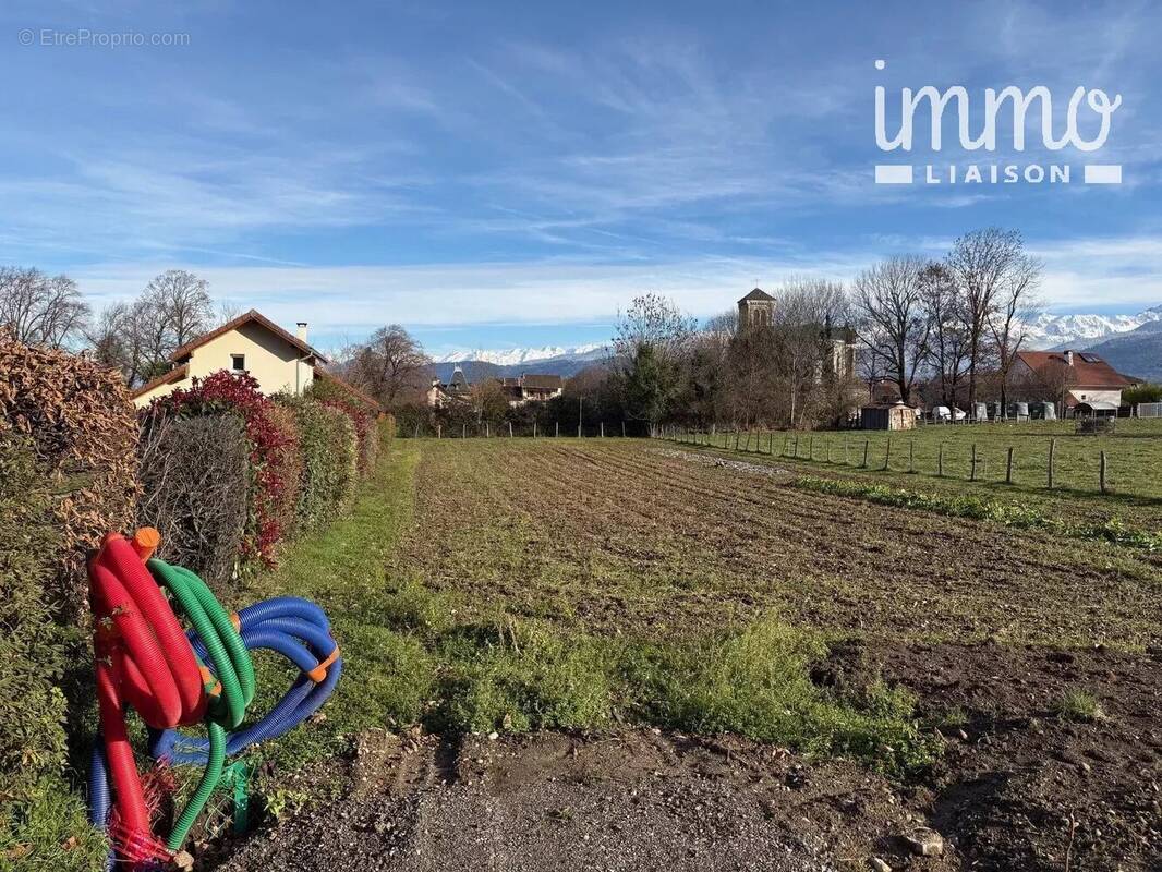 Terrain à CHAPAREILLAN