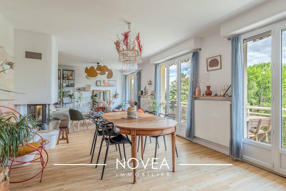 Appartement à COLLONGES-AU-MONT-D'OR
