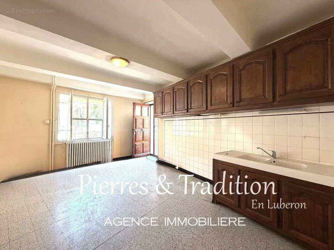Luberon, maison de village à rénover à Castellet - photo 3