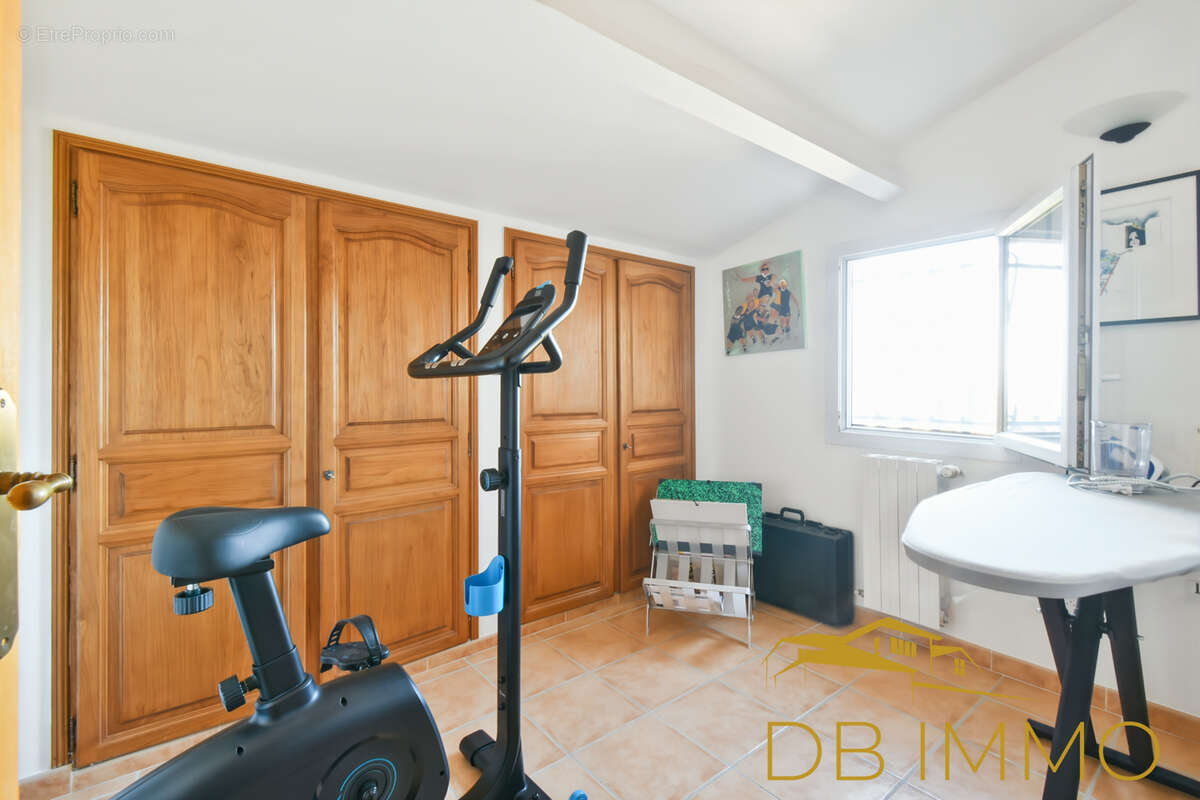 Maison à CHATEAUNEUF-DE-GADAGNE