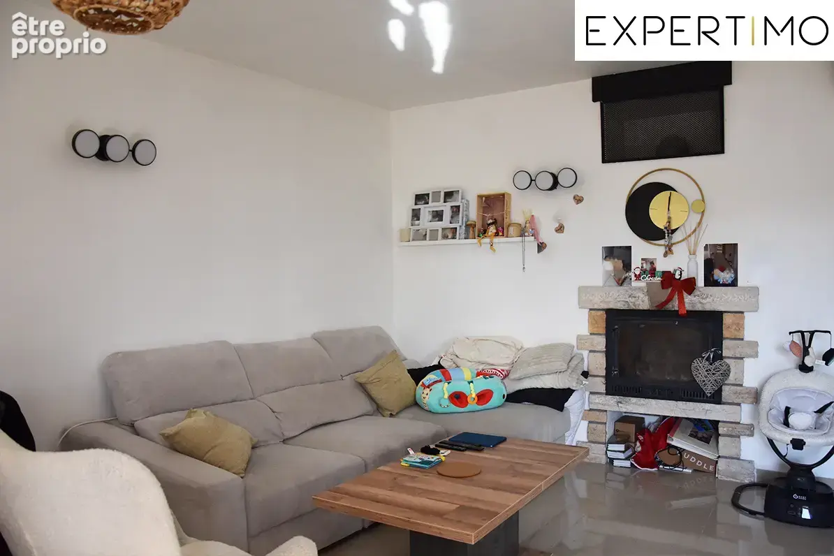 Menat, ensemble de 3 maisons, grange et terrain de tennis sur 7128m2 de terrain plat. - photo 19